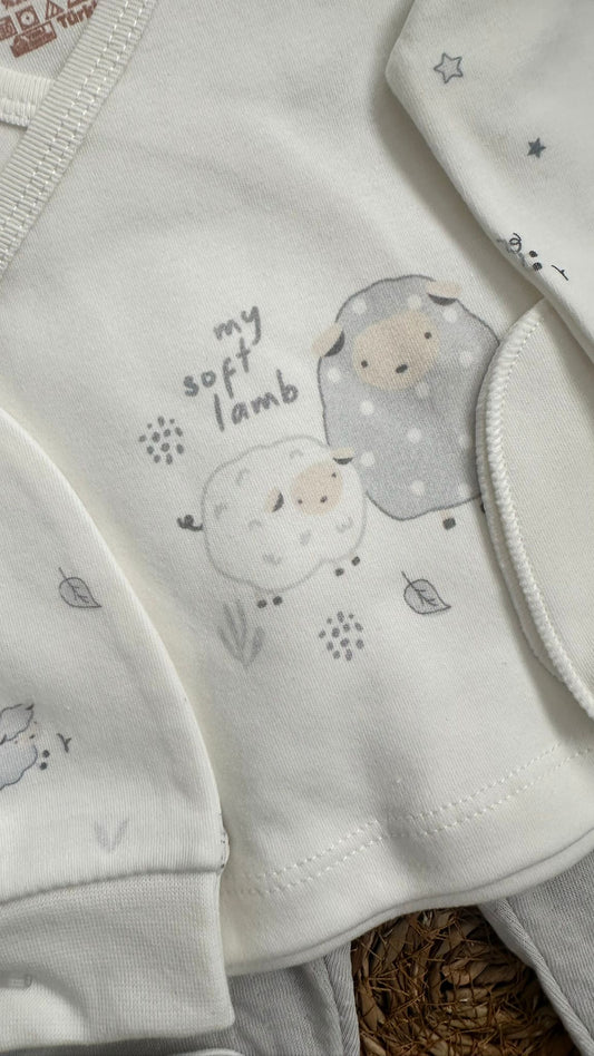 Kuzu Desenli Organik Kumaş Erkek Bebek 5'li Hastane Çıkış Takımı